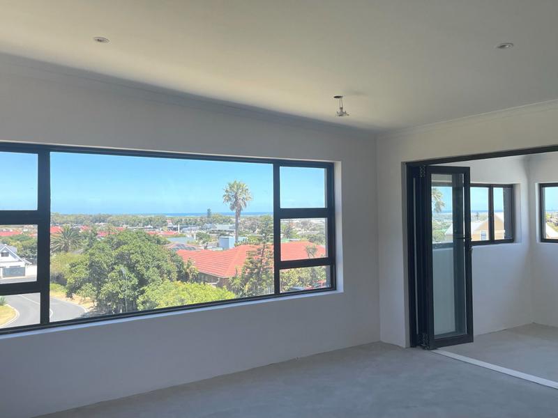 5 Bedroom Property for Sale in Capri Western Cape